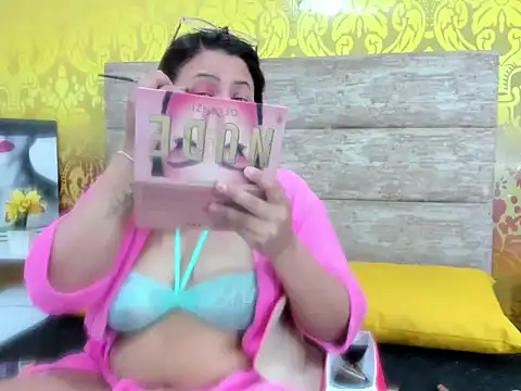 Snapshot of elianacollins23 chatting on 02/20/26, 02:52 elianacollins23 online show from 02/20/26, 02:52