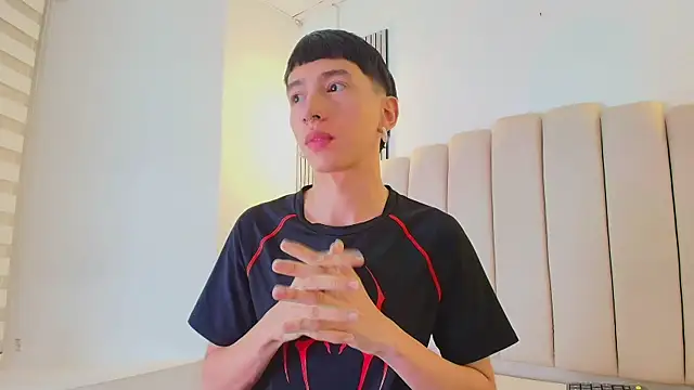 lian cameron online show from 04/18/26, 03:54