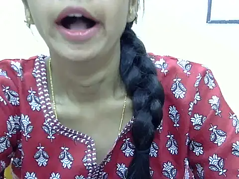 Snapshot of Kulsum_S chatting on 05/06/26, 01:05 Kulsum S online show from 05/06/26, 01:05