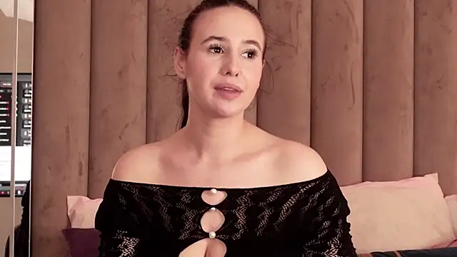 MavisReeve online show from 02/06/26, 06:40