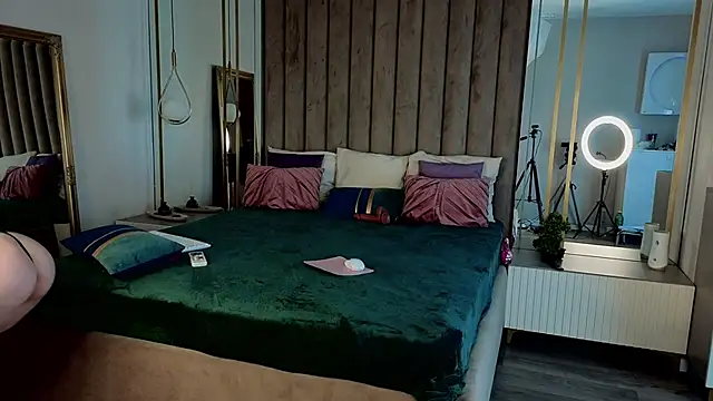 MavisReeve online show from 04/13/26, 10:43