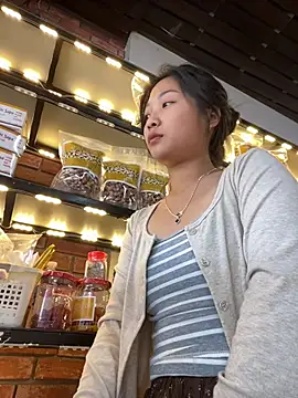 Lyn-be99 online show from 04/22/26, 08:17