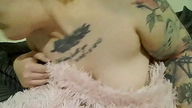 Snapshot of Tiara_XOX chatting on 02/16/26, 06:20 Tiara XOX online show from 02/16/26, 06:20