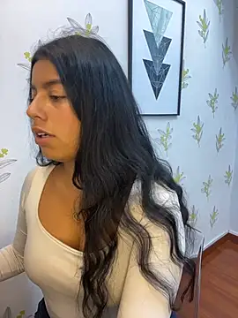 Laia white online show from 04/22/26, 11:23