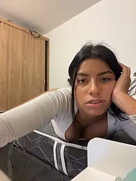 Laia white online show from 04/22/26, 11:28