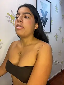 Laia white online show from 04/23/26, 11:31