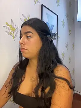 Laia white online show from 04/23/26, 12:29