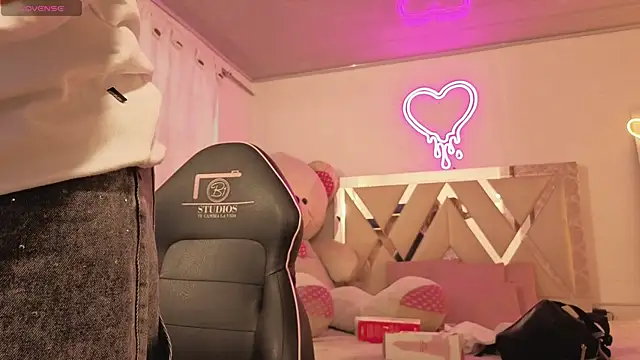 SABRIINA TAY online show from 04/04/26, 11:40