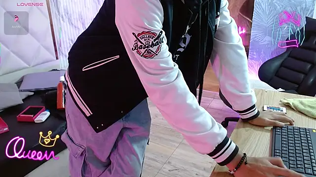 Snapshot of osamu_tay chatting on 02/05/26, 11:37 osamu tay online show from 02/05/26, 11:37