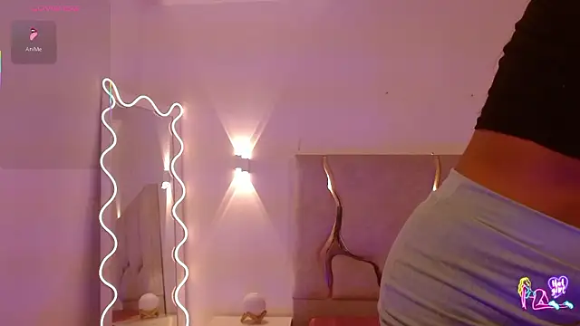 Snapshot of TINY_TAY chatting on 02/13/26, 11:50 TINY TAY online show from 02/13/26, 11:50