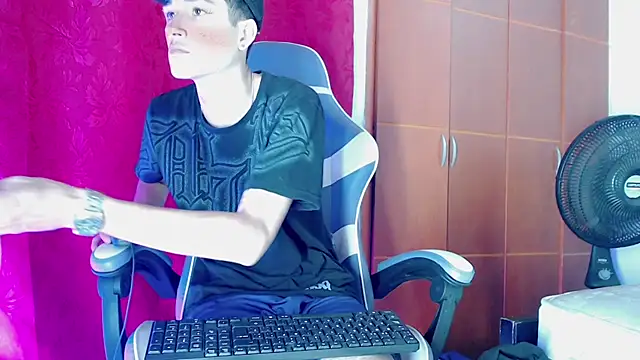 Snapshot of Johnny_cagee_ chatting on 02/03/26, 01:26 Johnny cagee online show from 02/03/26, 01:26