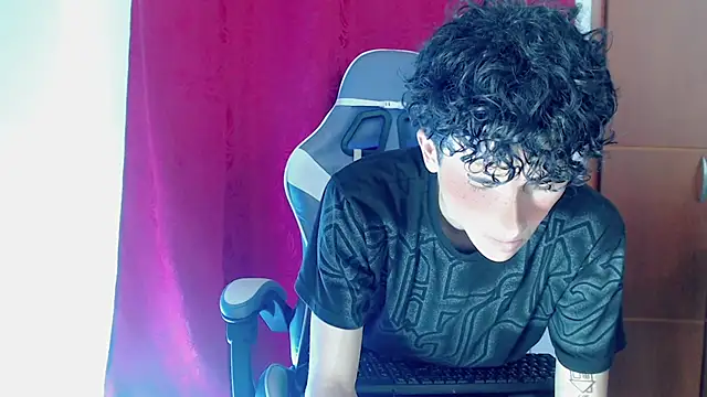 Snapshot of Johnny_cagee_ chatting on 02/12/26, 11:22 Johnny cagee online show from 02/12/26, 11:22