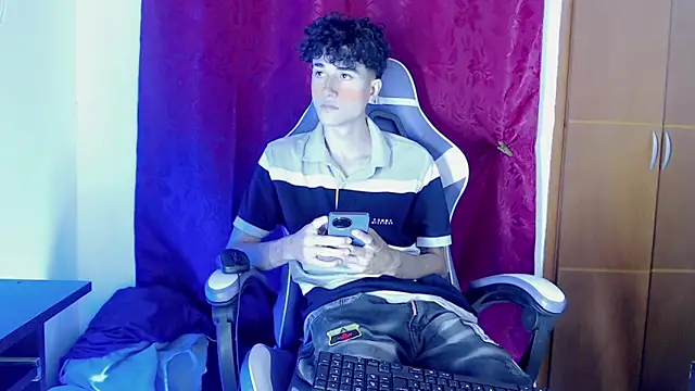 Snapshot of Johnny_cagee_ chatting on 02/22/26, 12:01 Johnny cagee online show from 02/22/26, 12:01