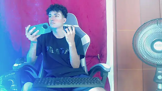 Snapshot of Johnny_cagee_ chatting on 03/02/26, 01:52 Johnny cagee online show from 03/02/26, 01:52