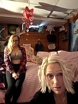 Snapshot of BeautifulFire23 chatting on 02/19/26, 04:25 BeautifulFire23 online show from 02/19/26, 04:25