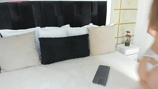 Crystal Rose   online show from 07/22/26, 03:31