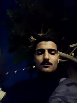 Snapshot of Medo_king1 chatting on 02/04/26, 10:15 Medo king1 online show from 02/04/26, 10:15