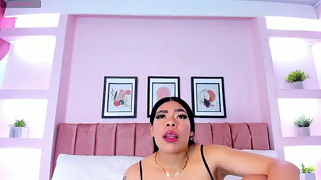 Snapshot of Sophia_Salem chatting on 02/12/26, 12:00 Sophia Salem online show from 02/12/26, 12:00