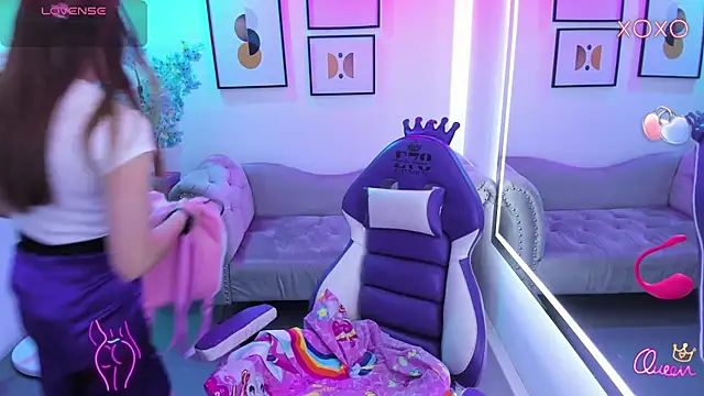 Victoria  doll online show from 03/29/26, 12:27