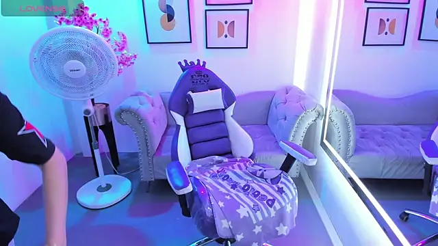 Victoria  doll online show from 04/23/26, 12:29