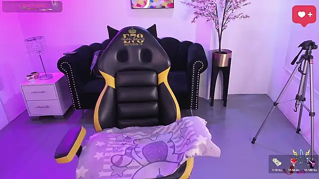 Victoria  doll online show from 07/24/26, 11:52