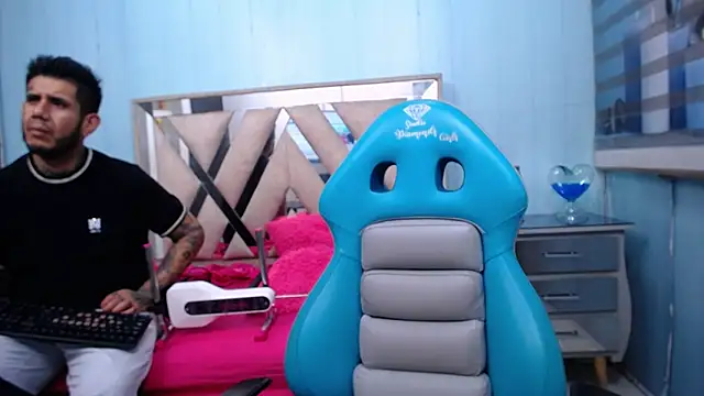 Snapshot of allison_max_tattoo chatting on 02/08/26, 02:15 allison max tattoo online show from 02/08/26, 02:15