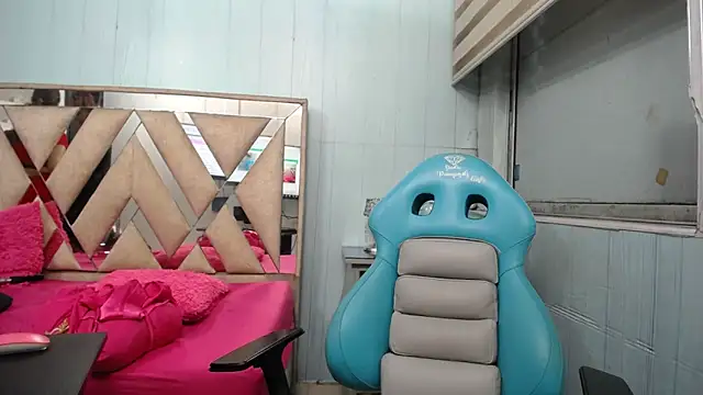 Snapshot of allison_max_tattoo chatting on 02/22/26, 01:07 allison max tattoo online show from 02/22/26, 01:07