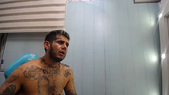 Snapshot of allison_max_tattoo chatting on 03/02/26, 07:15 allison max tattoo online show from 03/02/26, 07:15