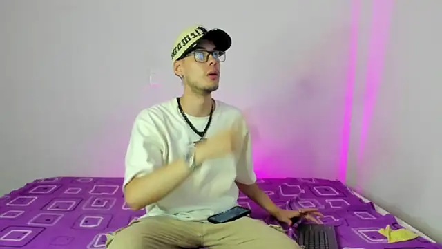 Snapshot of Vlad__night chatting on 02/12/26, 12:11 Vlad night online show from 02/12/26, 12:11