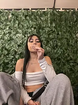 Snapshot of scarlett_pinkk1 chatting on 02/04/26, 03:01 scarlett pinkk1 online show from 02/04/26, 03:01