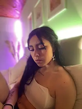 Snapshot of scarlett_pinkk1 chatting on 02/05/26, 03:22 scarlett pinkk1 online show from 02/05/26, 03:22