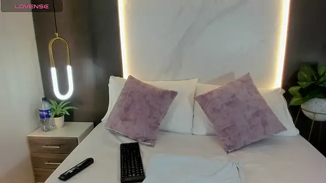 Snapshot of valeryn__rosse chatting on 02/03/26, 03:26 valeryn rosse online show from 02/03/26, 03:26