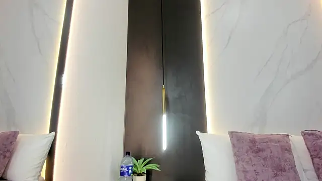 Snapshot of valeryn__rosse chatting on 02/08/26, 01:20 valeryn rosse online show from 02/08/26, 01:20