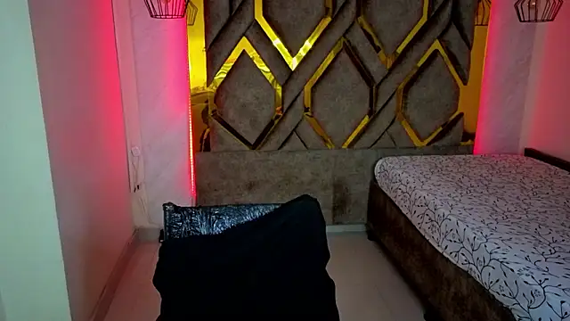 Snapshot of Luvienne chatting on 02/10/26, 08:35 Luvienne online show from 02/10/26, 08:35