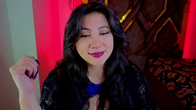 Snapshot of Luvienne chatting on 02/19/26, 07:43 Luvienne online show from 02/19/26, 07:43