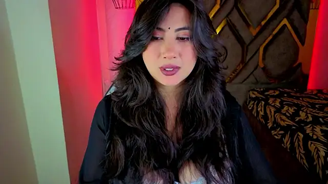 Snapshot of Luvienne chatting on 02/28/26, 07:37 Luvienne online show from 02/28/26, 07:37