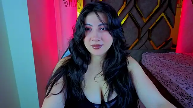 Snapshot of Luvienne chatting on 03/03/26, 07:42 Luvienne online show from 03/03/26, 07:42