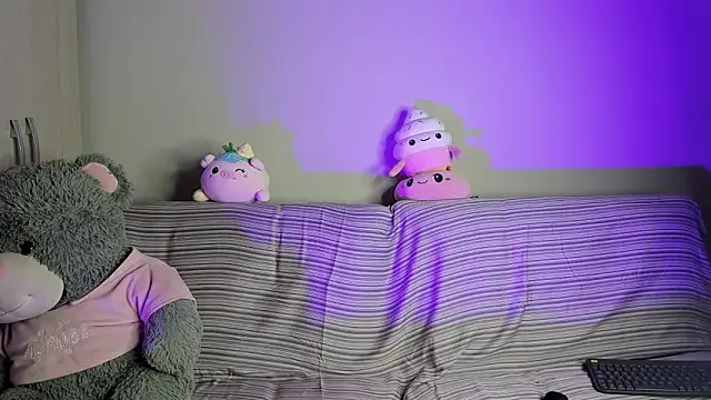 Snapshot of ViolettM chatting on 02/20/26, 06:48 ViolettM online show from 02/20/26, 06:48