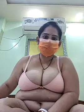 diyam4002 online show from 02/16/26, 10:00