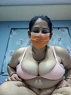 diyam4002 online show from 02/17/26, 12:56