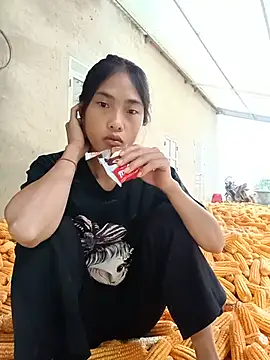 Snapshot of Hoa-tuylip chatting on 07/18/26, 12:37 Hoa-tuylip online show from 07/18/26, 12:37