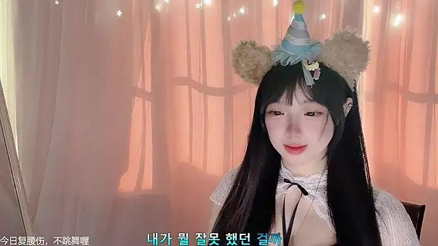 Snapshot of LovelyXiaoYi chatting on 02/12/26, 01:00 LovelyXiaoYi online show from 02/12/26, 01:00