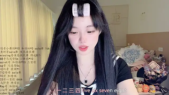 Snapshot of LovelyXiaoYi chatting on 04/30/26, 01:56 LovelyXiaoYi online show from 04/30/26, 01:56