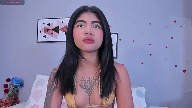 PauleteW10 online show from 04/21/26, 12:55