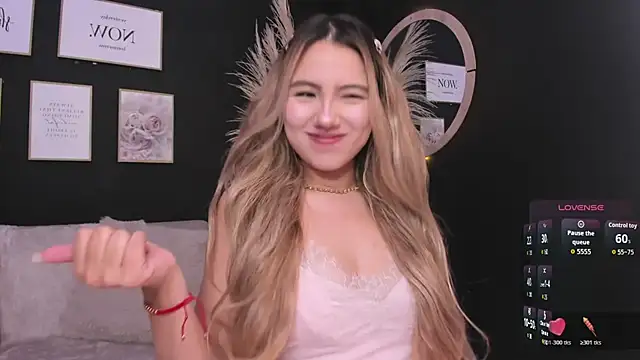 Snapshot of Isa_cortes_ chatting on 02/23/26, 12:46 Isa cortes online show from 02/23/26, 12:46