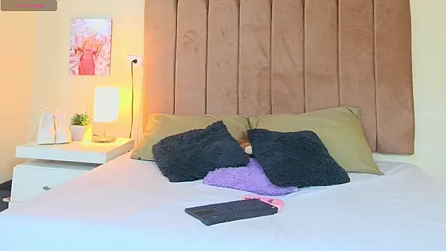 LANA LARSEN online show from 03/25/26, 11:38