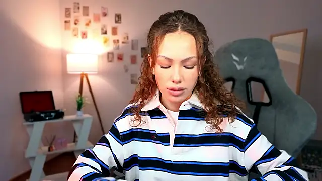 Snapshot of nexorine chatting on 02/16/26, 11:28 nexorine online show from 02/16/26, 11:28