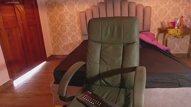 Red Scarlet16 online show from 04/22/26, 11:56