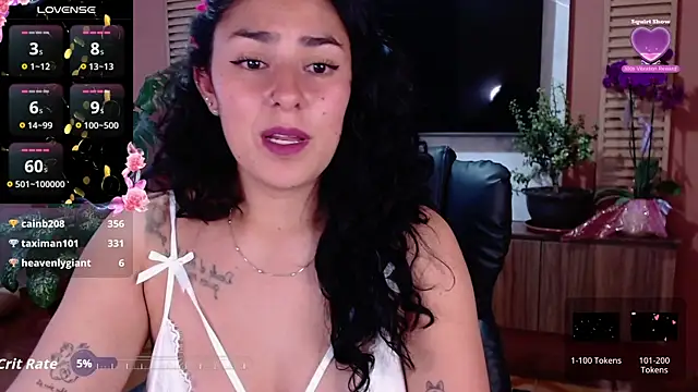 Snapshot of Iris_colette chatting on 04/06/26, 10:54 Iris colette online show from 04/06/26, 10:54