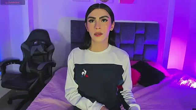 Isabella Moon9 online show from 04/25/26, 12:30